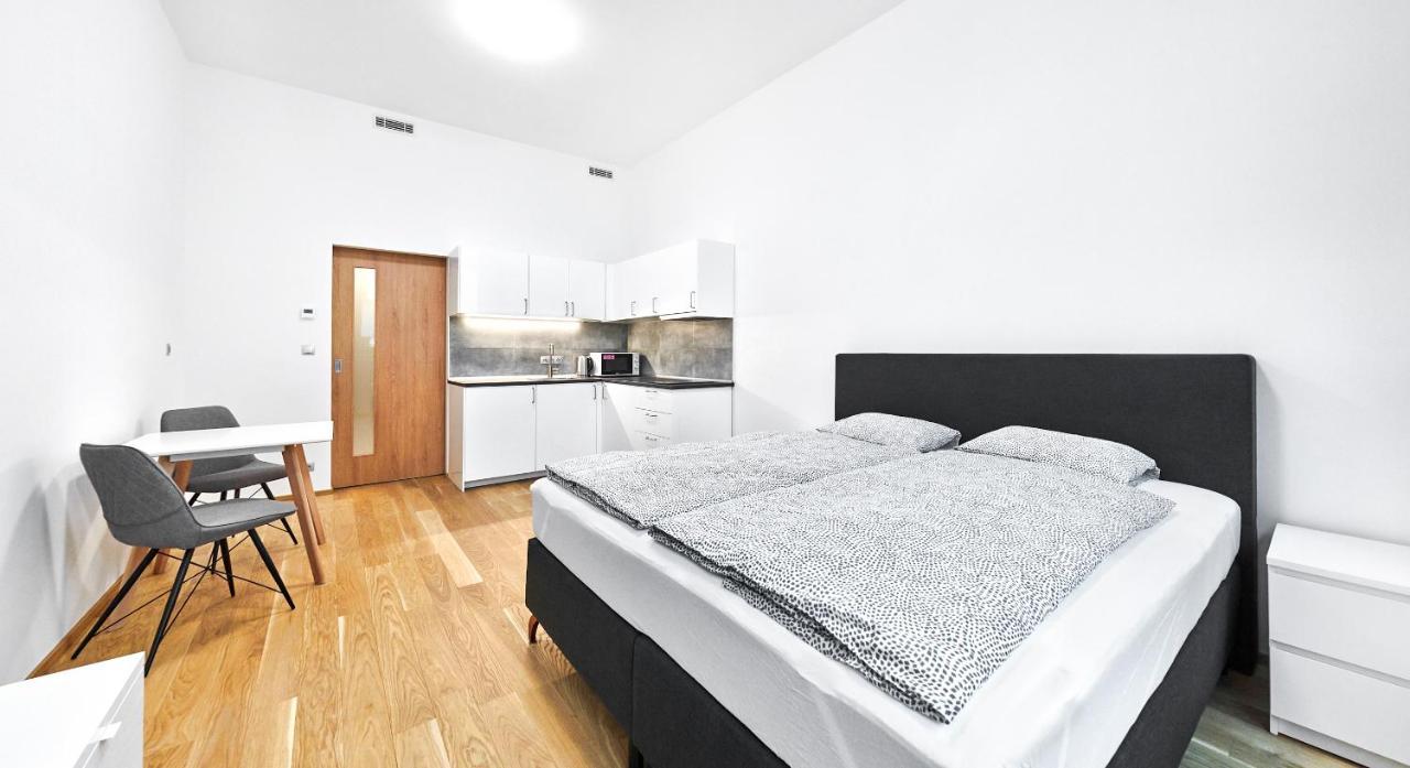 Apartments Harfa Прага Экстерьер фото