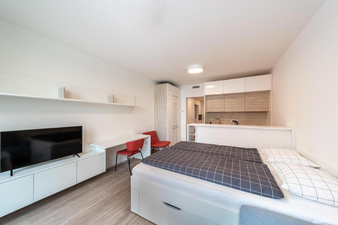 Apartments Harfa Прага Экстерьер фото